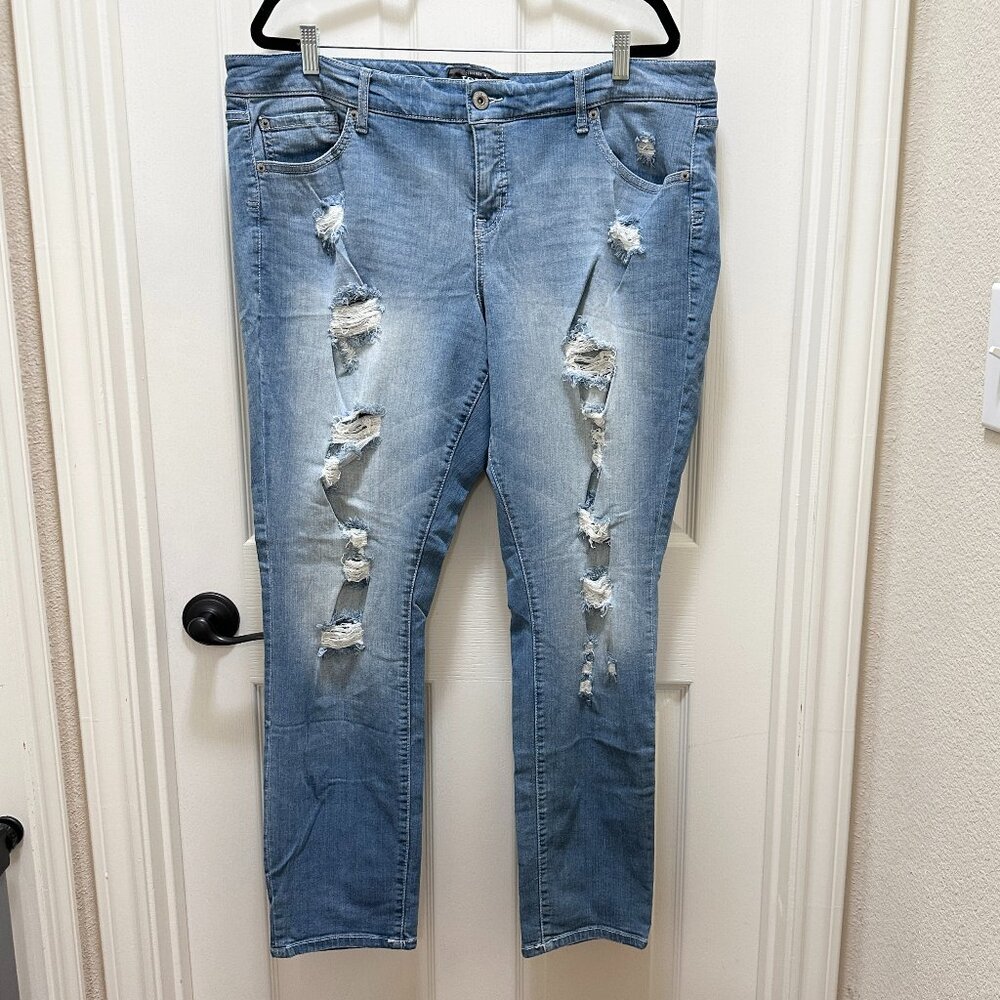 Torrid Women's Premium Boyfriend Distressed Denim Jeans Size 20r Medium Wash